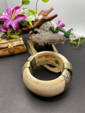 Bovine bone hinged bracelet vintage